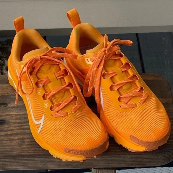 Nike Womens Terra Kiger 9 'Melon Tint' trail running shoe size 6.5 - Picture 1 of 5
